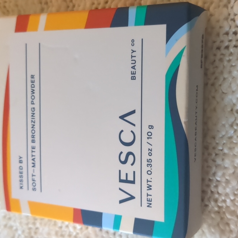 VESCA Kissed By Soft-Matte Bronzing Powder in Kissed by Cabo, 10g/0.35oz - Picture 3 of 7